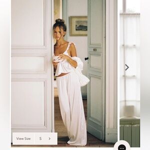 Kat the label, Hanna camisole & pant. Size small, color ivory. Great condition